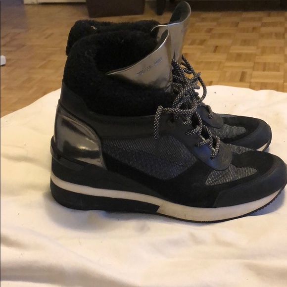 Michael kors booties - Picture 2 of 4